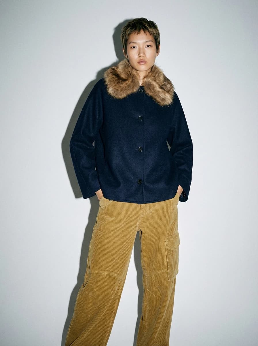 Modella che indossa l'outfit