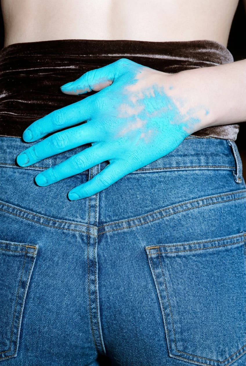 Référence de texture de main bleue